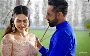 Sonam Bajwa & Gippy Grewal in Carry On Jatta 2